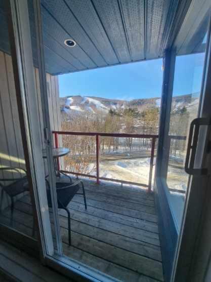 Superbe Condo Face Aux Pentes De Ski Stoneham!!! 외부 사진