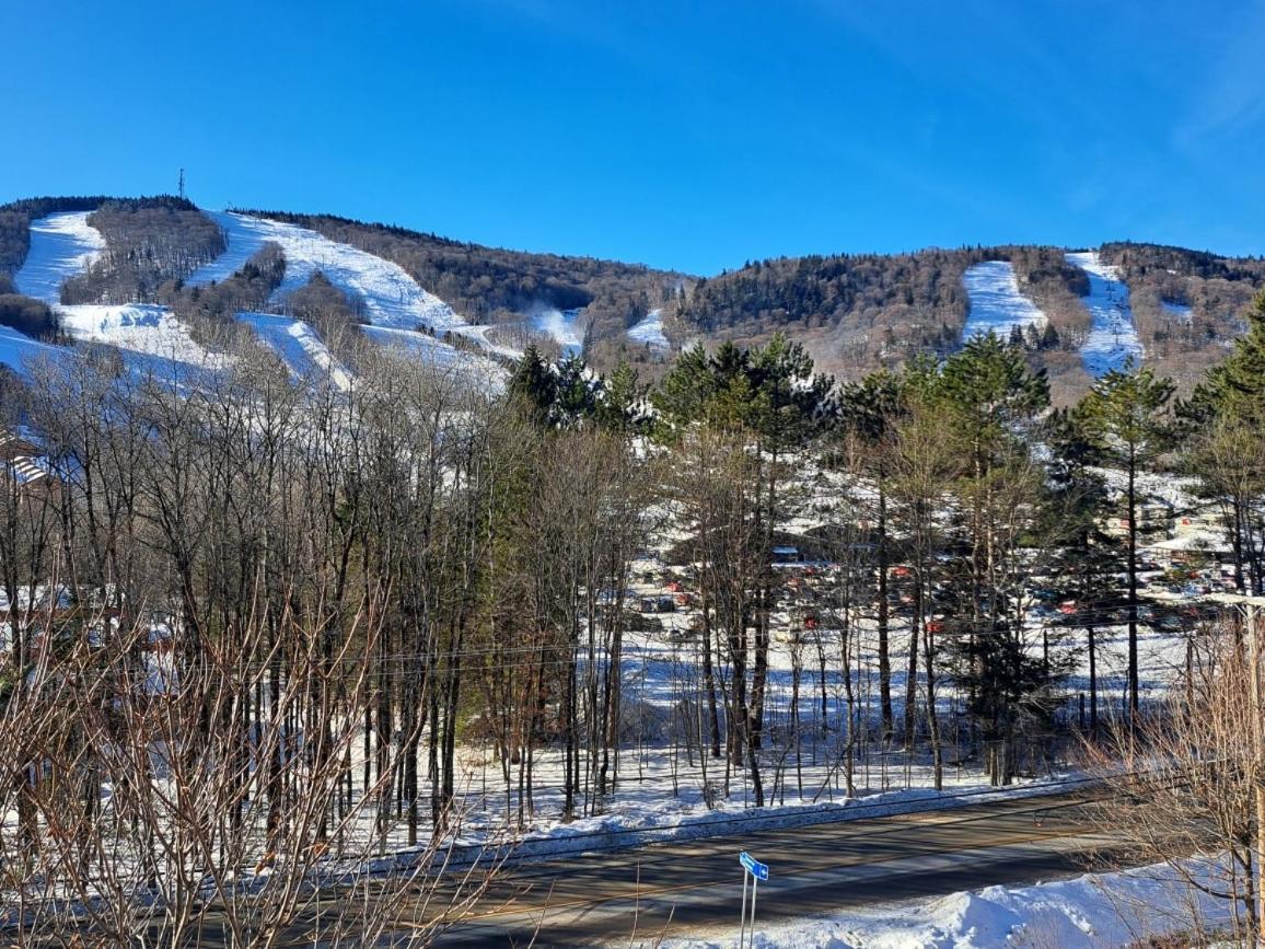 Superbe Condo Face Aux Pentes De Ski Stoneham!!! 외부 사진