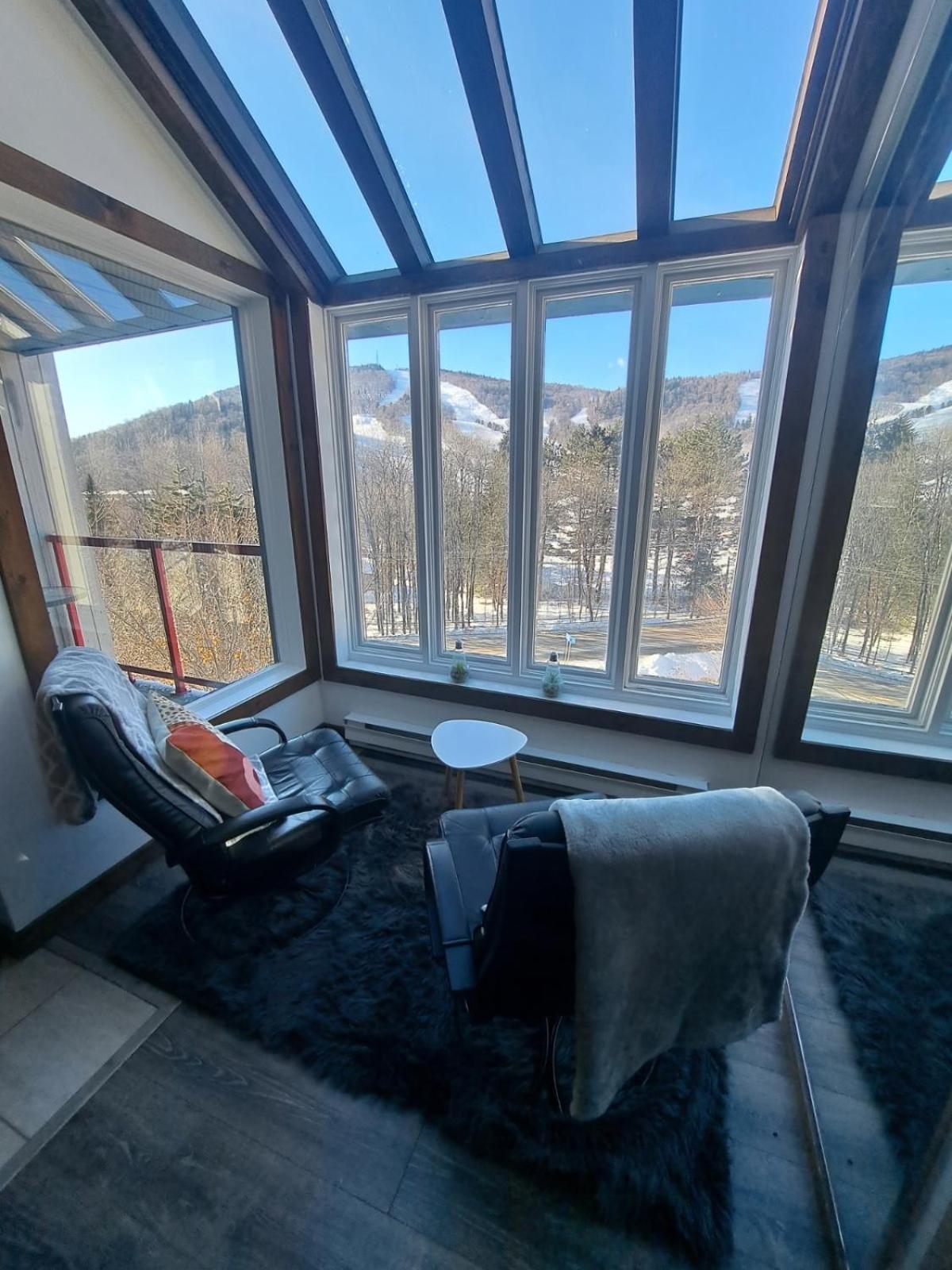 Superbe Condo Face Aux Pentes De Ski Stoneham!!! 외부 사진