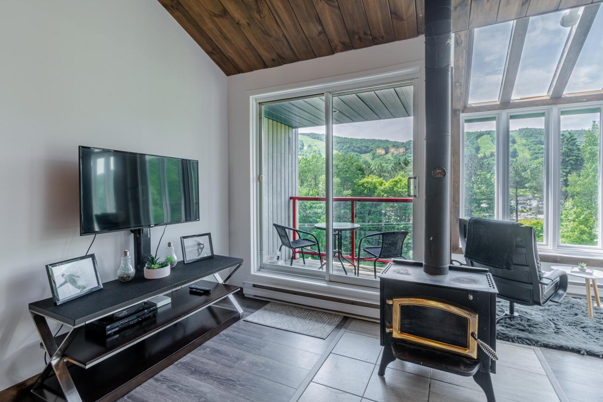 Superbe Condo Face Aux Pentes De Ski Stoneham!!! 외부 사진